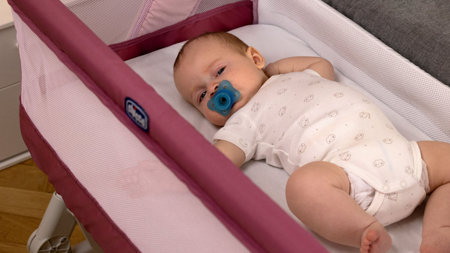 https://www.chicco.ru/dw/image/v2/BJJJ_PRD/on/demandware.static/-/Sites-Chicco-Russia-Library/ru_RU/dw847dd5ff/site/13-Consigli/Articoli/Sonno/nanna-sicura/NEONATO_DORMIRE_1440X810.jpg